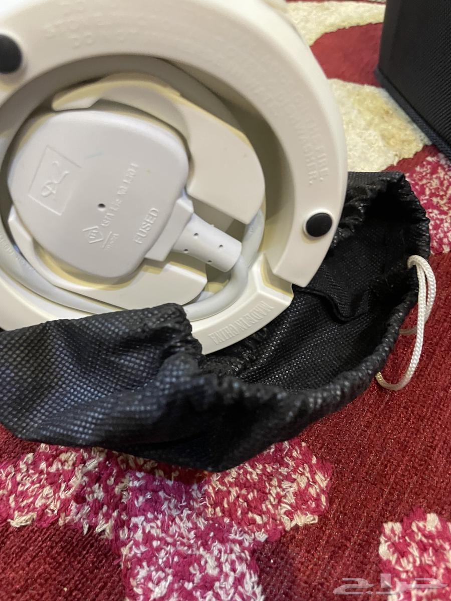 A collapsible kettle and also a dumpling maker.63218042247169113