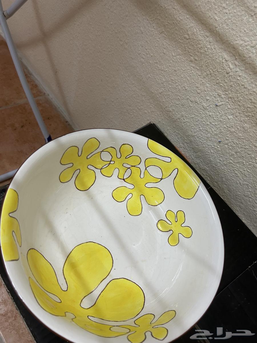 A collection of new dishes. Never used.63217552265475114