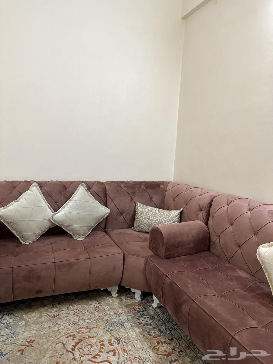 يوجد لدي كنب مكون من 10 قطع للبيع وأيضا  فرش مقاس 4في363219582503809111