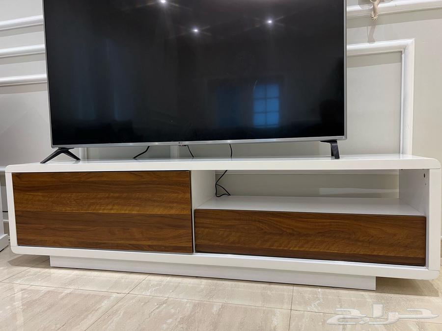Service tables, television, and entrance63525747082882113