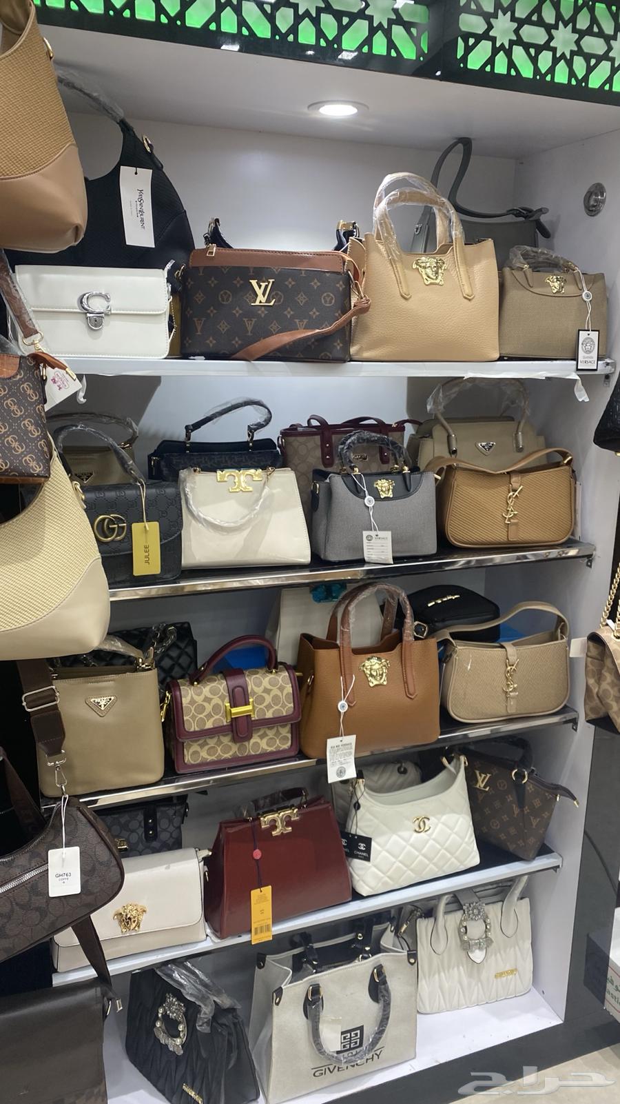 Branded bags, first brand, their prices are high.63216591072001112