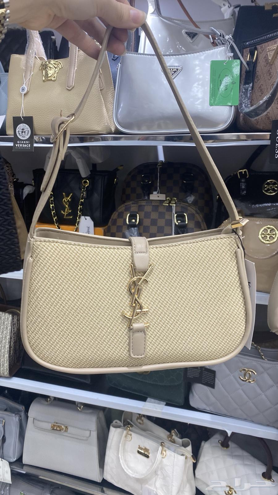 Branded bags, first brand, their prices are high.63216591072001114