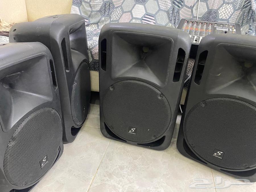 Broken with four speakers and all its accessories for auction63213103873411112