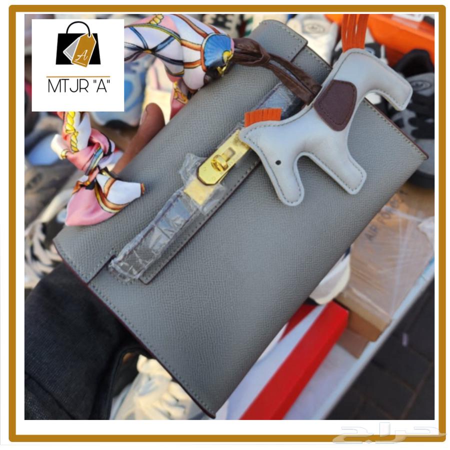 A branded bag with all accessories and competitive prices63213103851905112