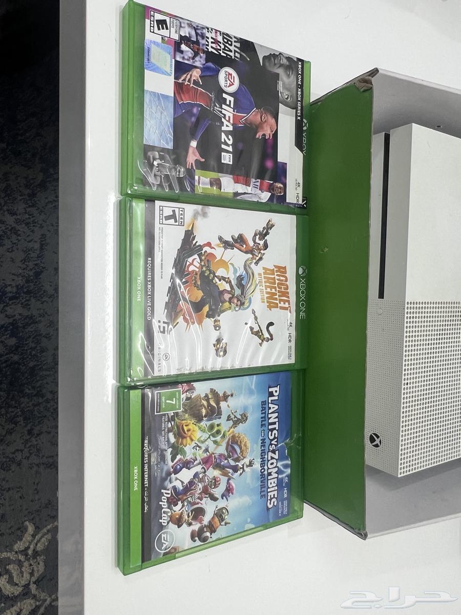 Xbox One S with original controller, games, and FIFA 202163214137936770111