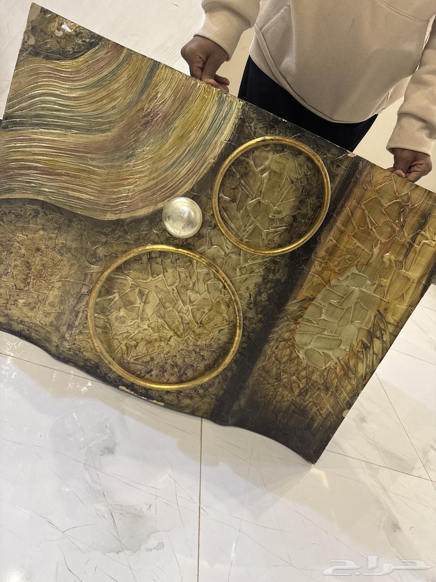 A coffee table, ironing table, and wall decorations63213652530945112