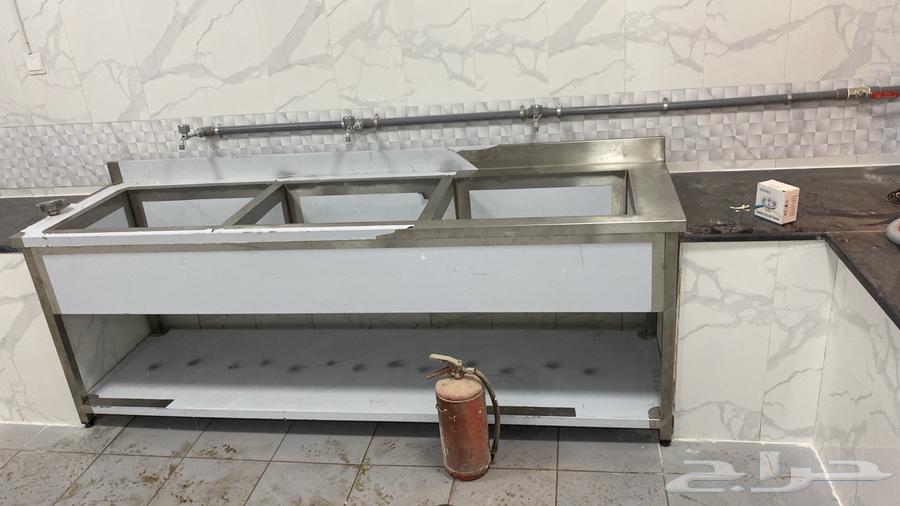 Preparing a central kitchen and restaurants, customizing stainless steel tables and hoods63024020362882111