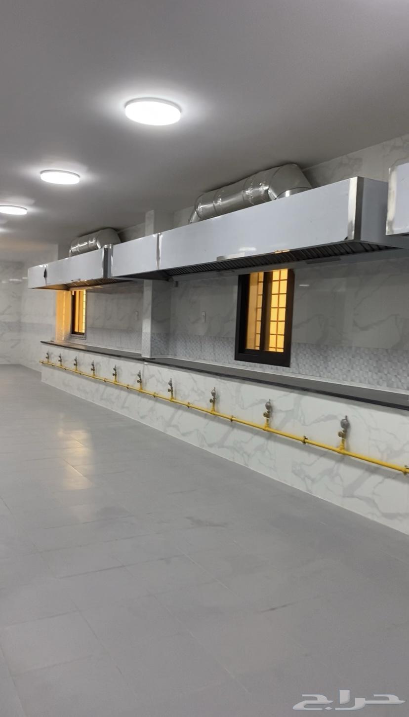 Preparing a central kitchen and restaurants, customizing stainless steel tables and hoods630240203628821120