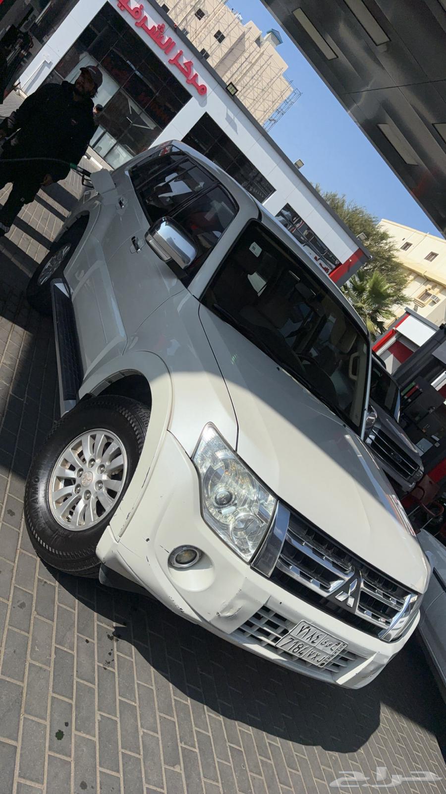 White pearl-colored Jeep Pajero, clean and for urgent sale.63323006993409115