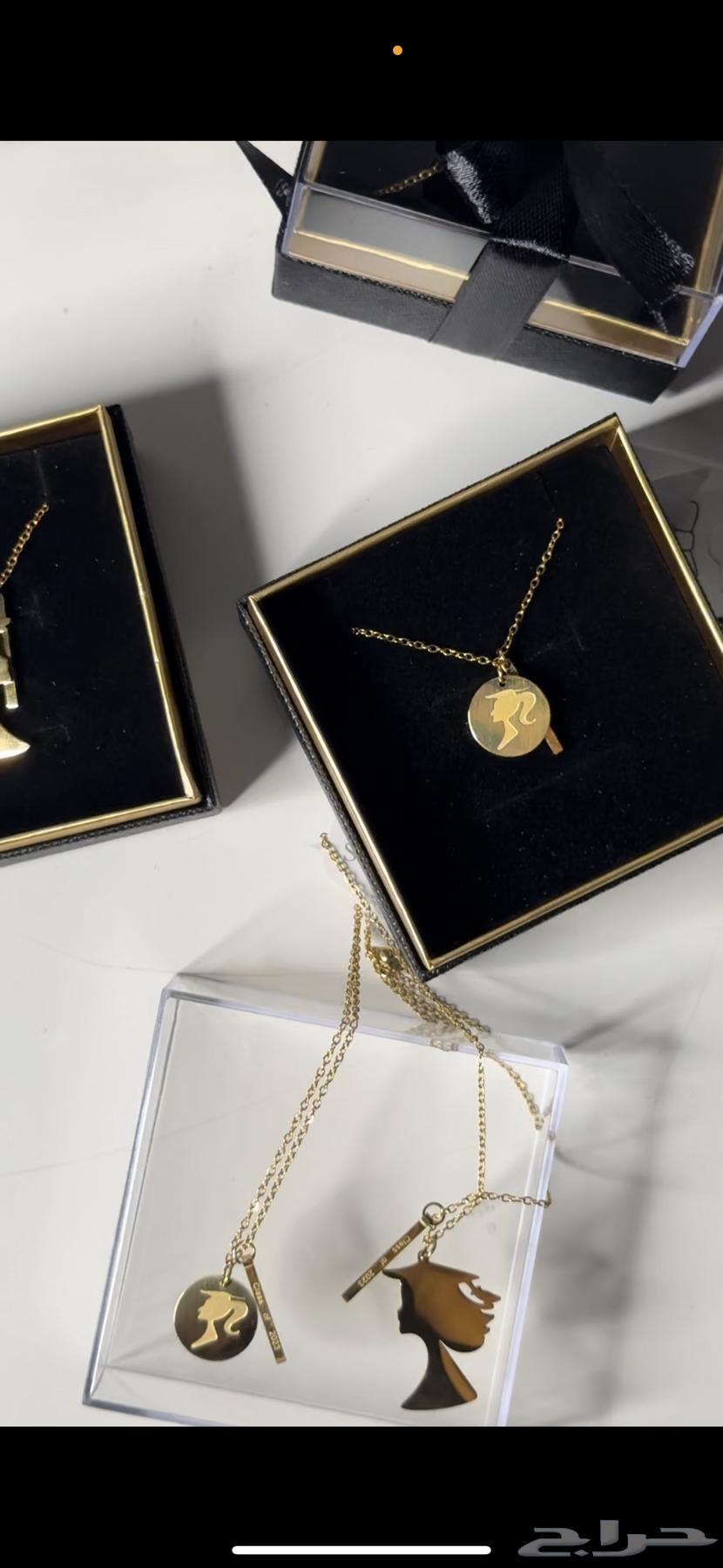Necklace sets come in two types: with boxes, packaging, and very beautiful ribbons.63212613590531111