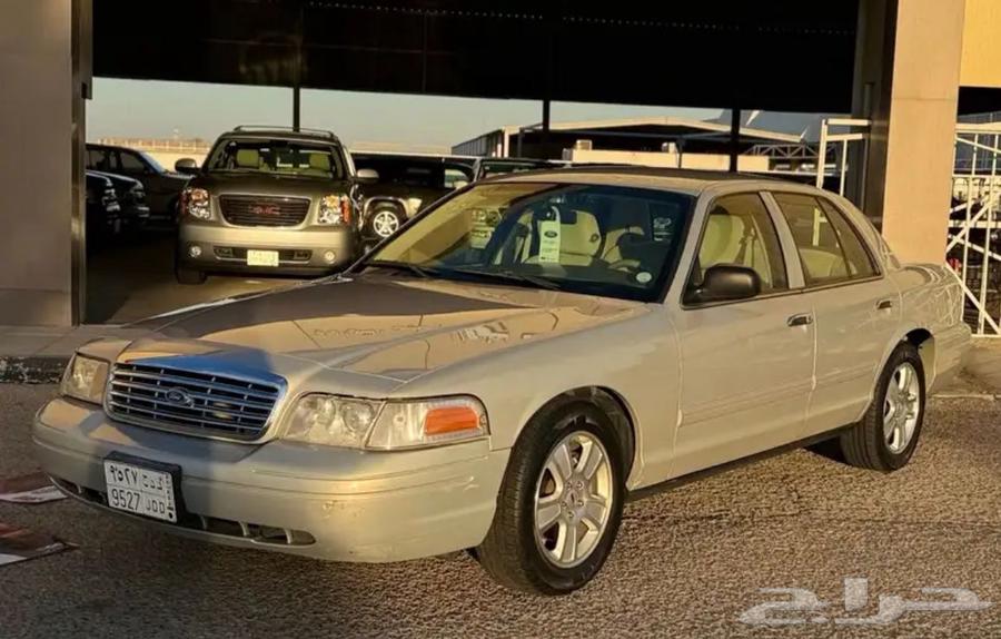 Ford Victoria 2011 negotiable price63323993589633111