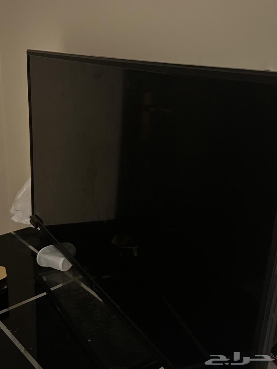 Screens, tables, and a washing machine63522129989633113