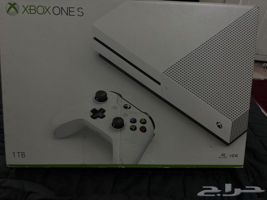Xbox One and HTC virtual reality headset63210053687298113