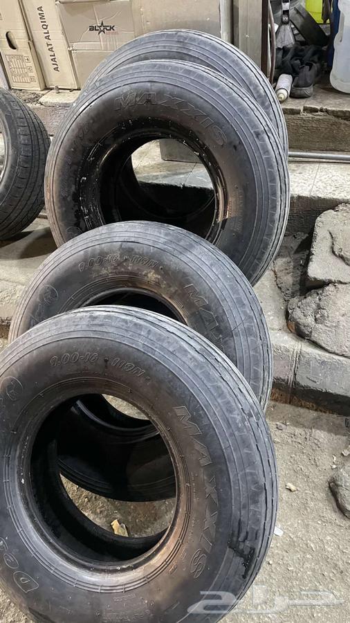 900 Maxxis Balloon Tires Size 1663319358084098111