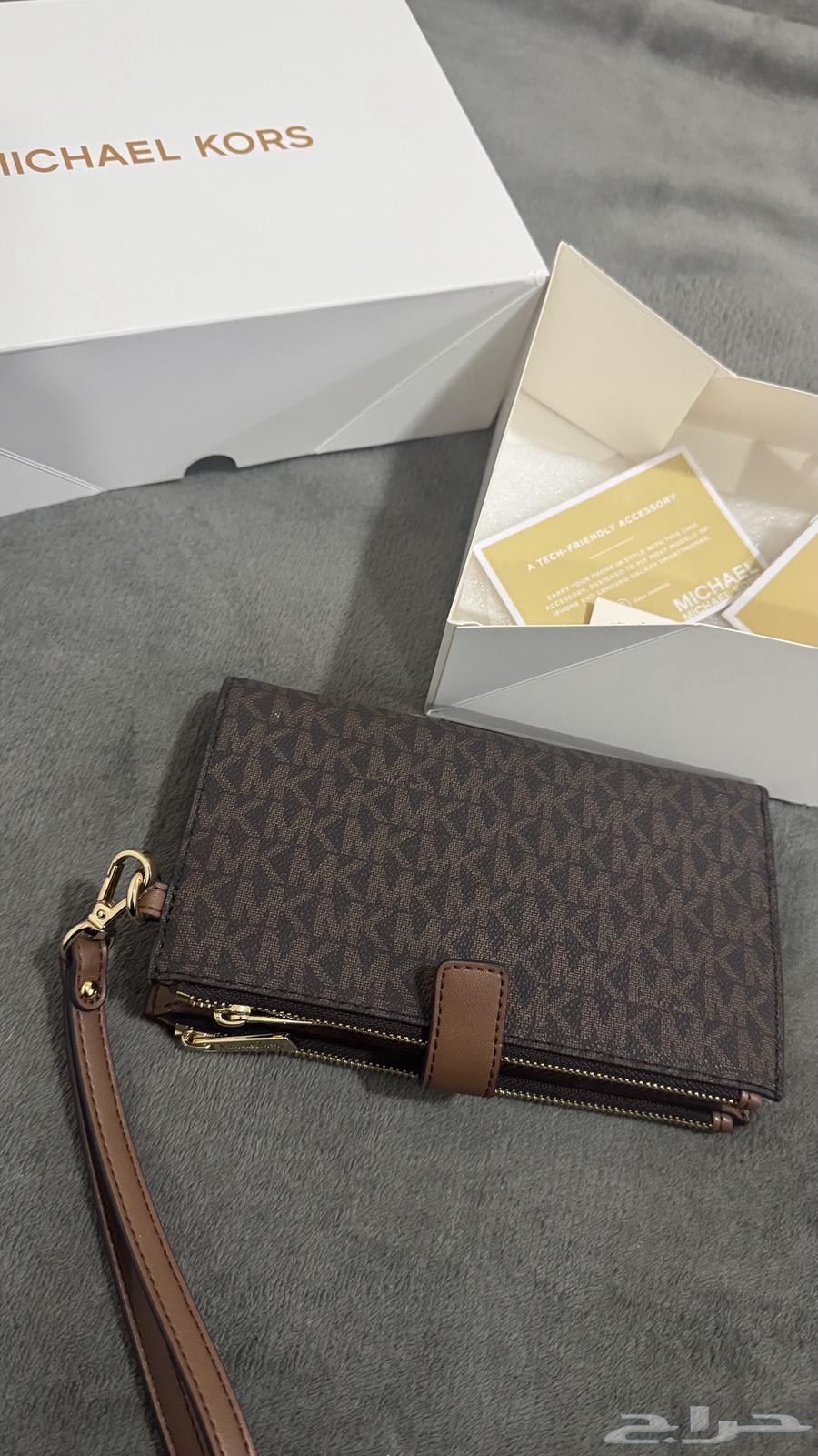 Michael Kors bag or pouch63205560826882112