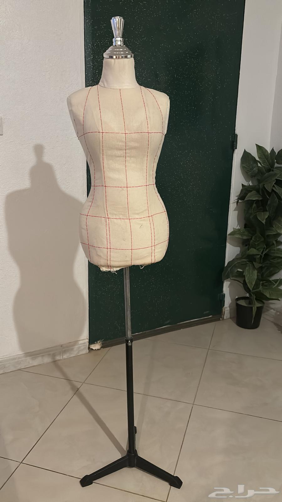 إيجار مانيكان مقاس سمول635213069625611122