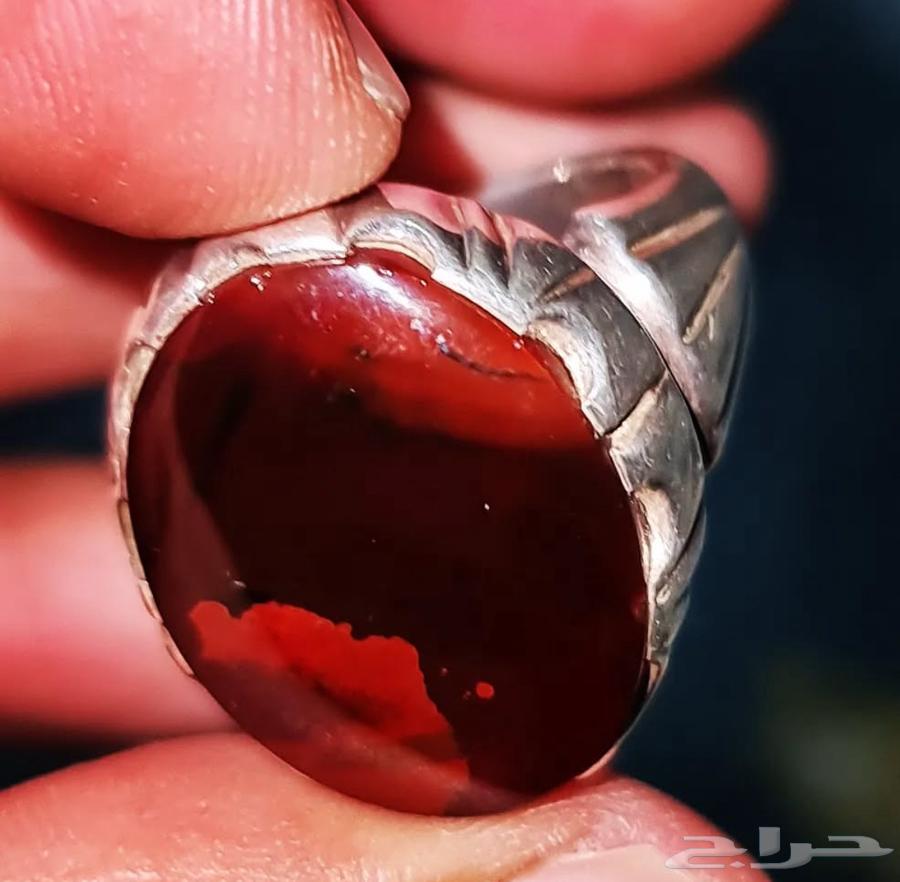 Ring with a carved agate stone63206574888834111