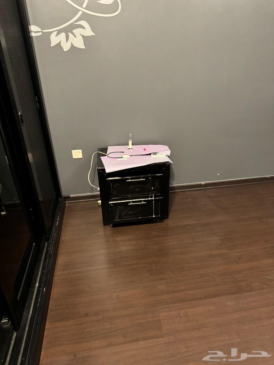 A large wardrobe room set with two nightstands63206089581825111