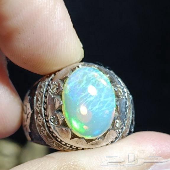 A diamond-studded opal63206093001347113
