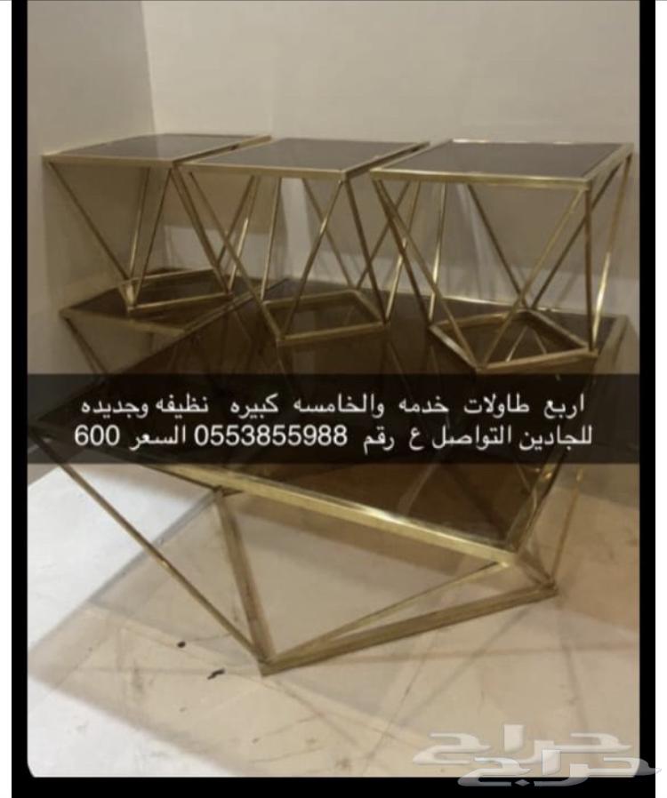 Golden stainless steel tables and a very luxurious wall panel63208126480131111