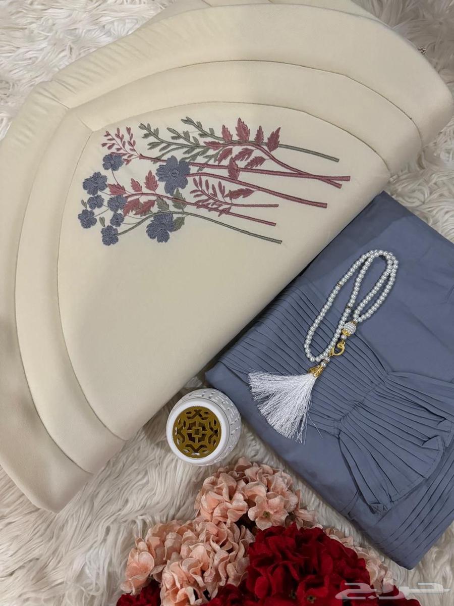 Mother's gift: a prayer mat, a prayer sheet63209085508482111