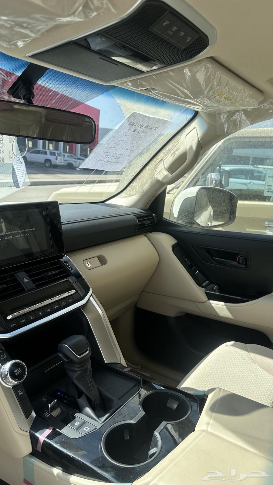 Special offer for Land Cruiser 2024 L1 gasoline, Saudi version, priced at 254,000 including tax63310737036802114