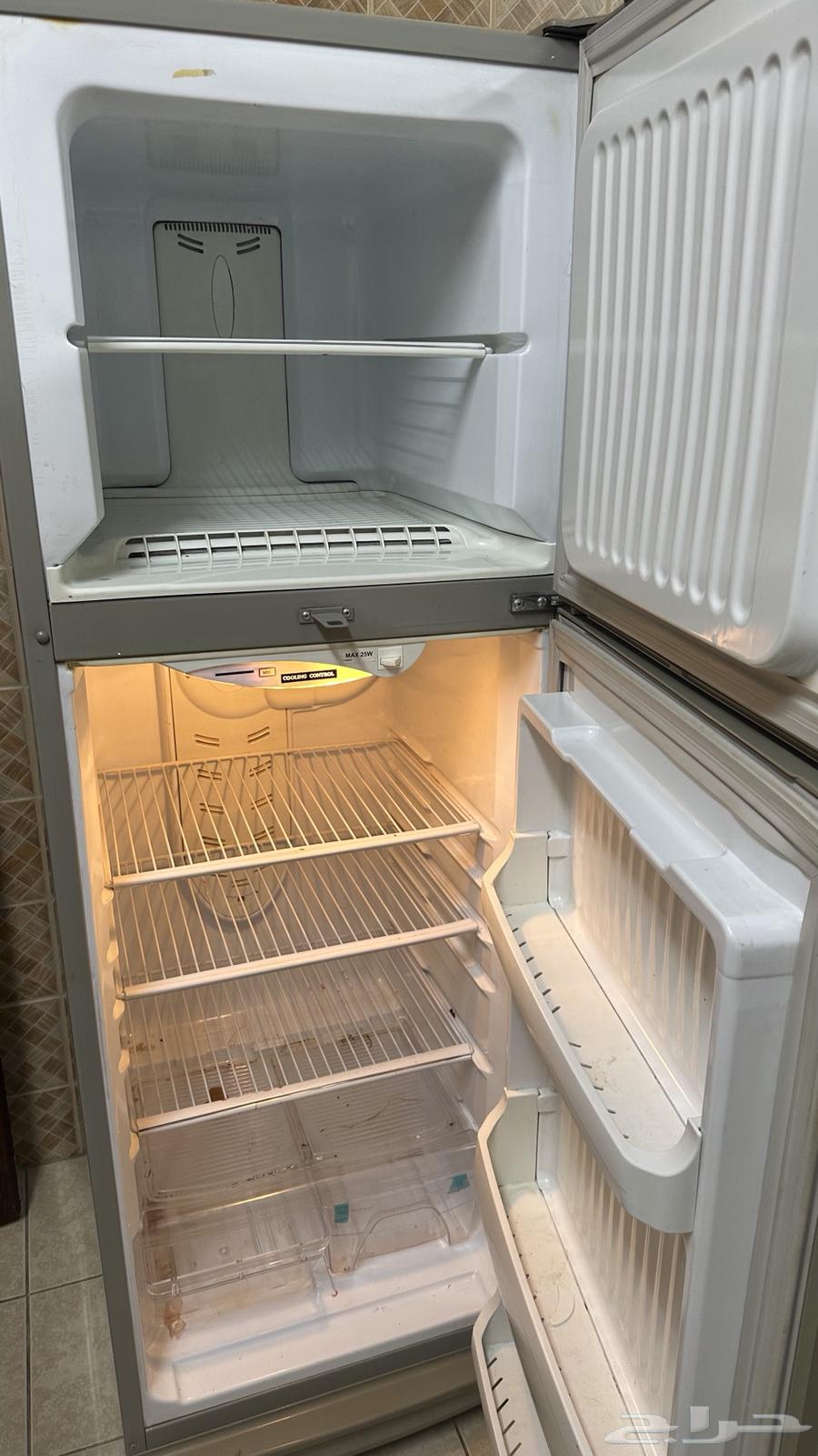 A refrigerator for sale, its cooling is good.63204554693890112