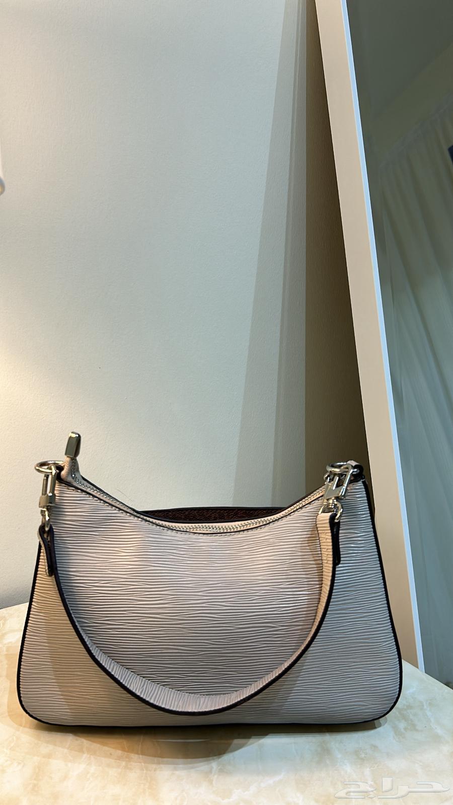 A new stylish and practical bag from Milan for sale at 150. Contact only serious buyers.63203408314498111