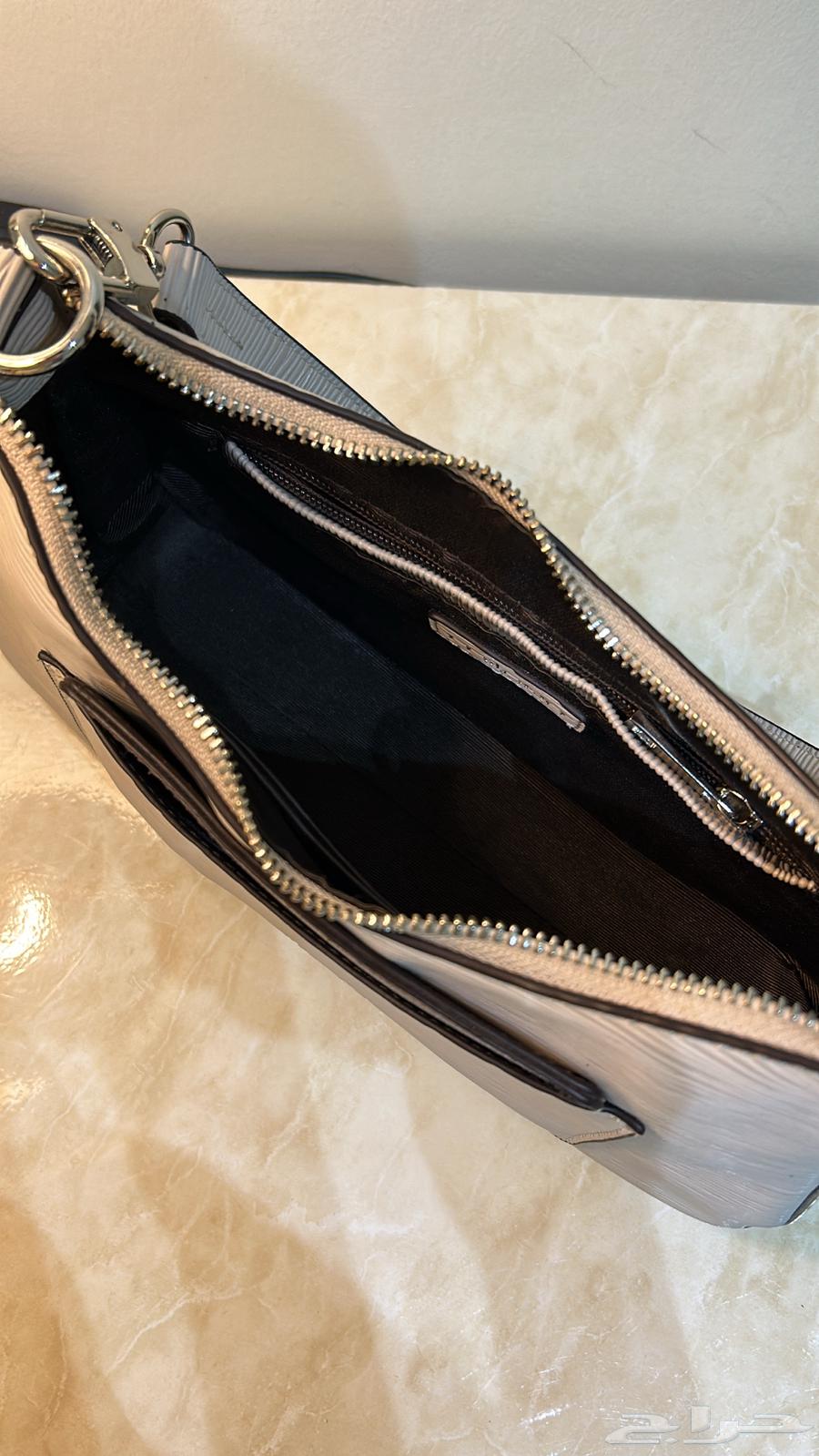 A new stylish and practical bag from Milan for sale at 150. Contact only serious buyers.63203408314498112