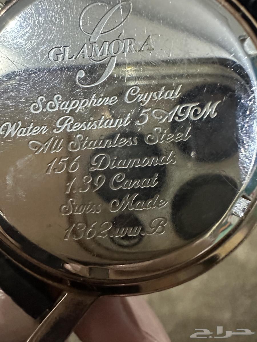 A diamond-studded watch63206123702145113