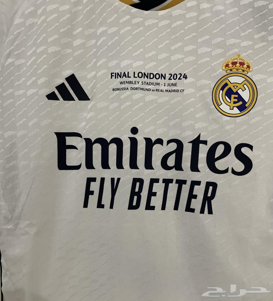 T-shirt and photo with Real Madrid player Nacho's autograph63204554270978112