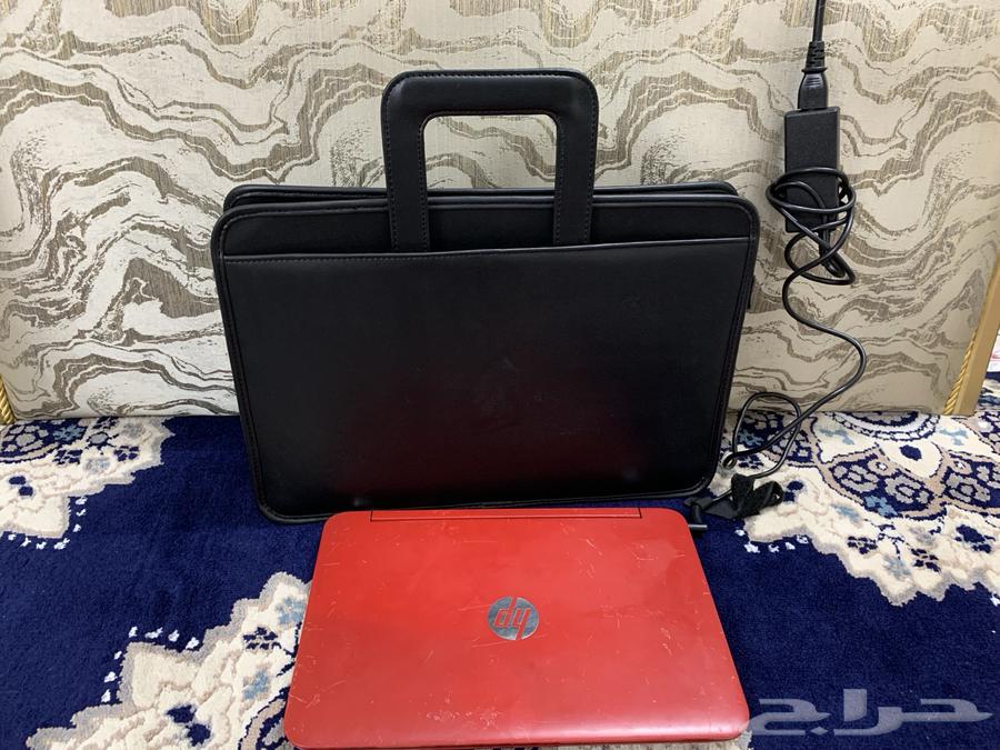 A working laptop computer with a massage device bag.63205077470083114