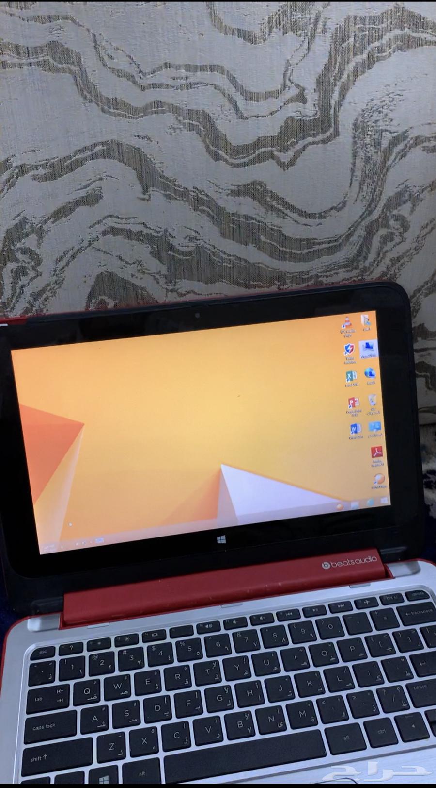 A working laptop computer with a massage device bag.63205077470083112