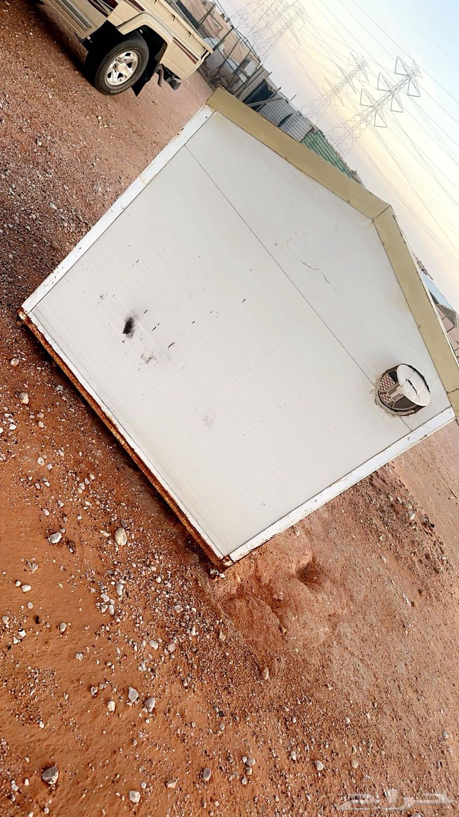 A heavy-duty, strong iron and fiber dog house, almost new.63201379967618114
