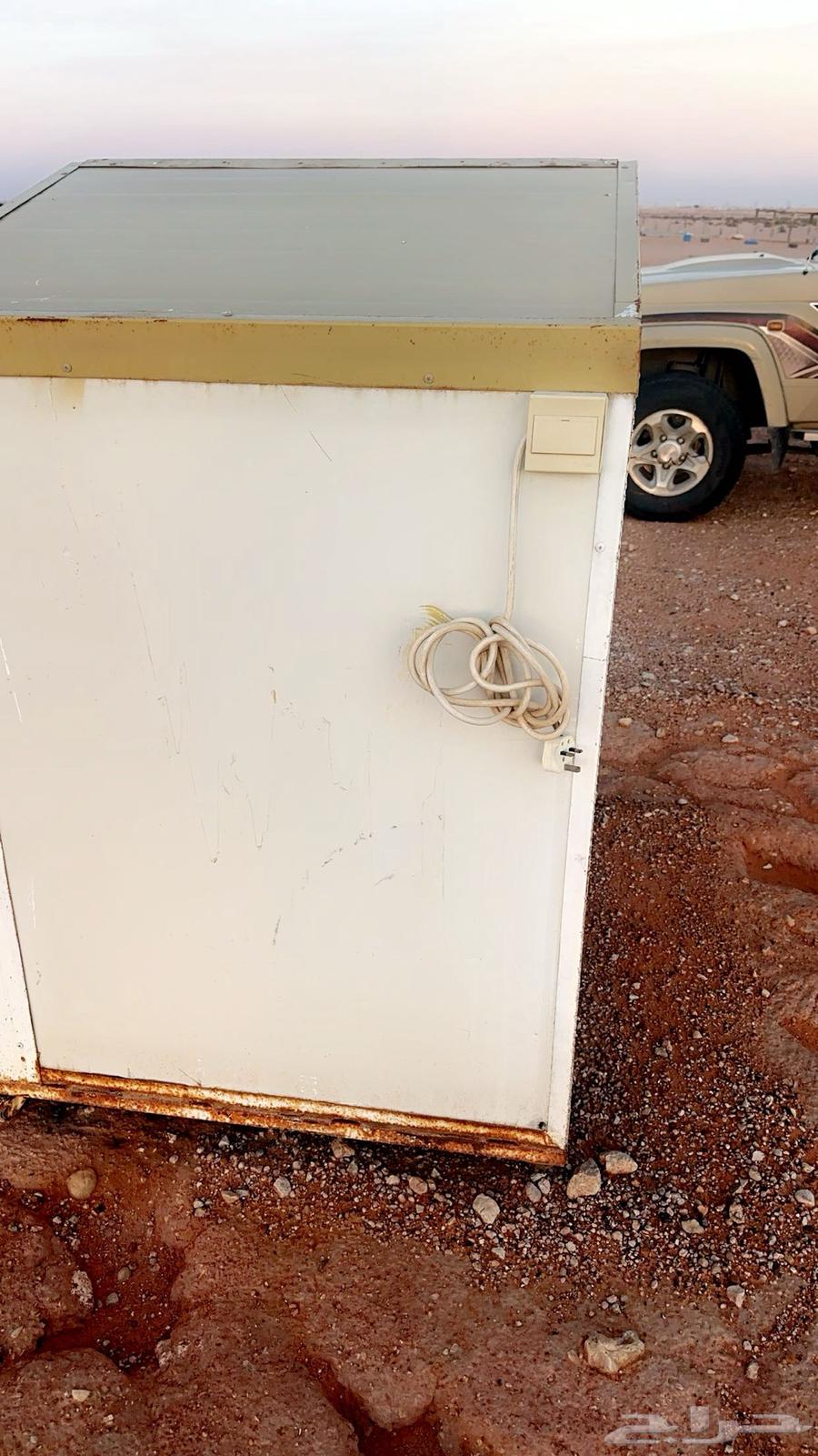 A heavy-duty, strong iron and fiber dog house, almost new.63201379967618113