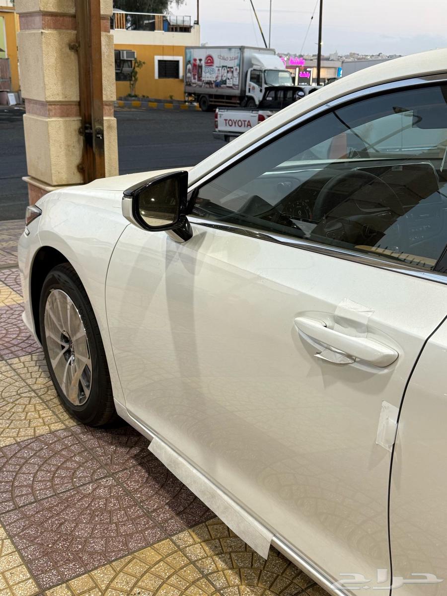Lexus ES250 Gasoline 2025 White Color, Saudi Version and I Want the Dealer63307763465859114