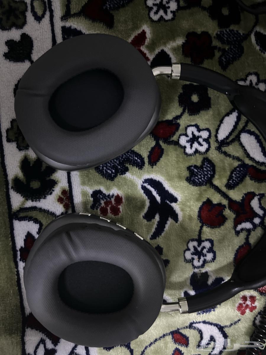 Apple headphones63201894680834112