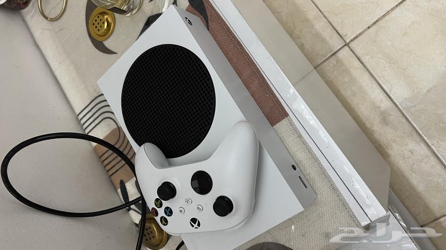 For sale: Clean Xbox Series S with charger63201912699906113