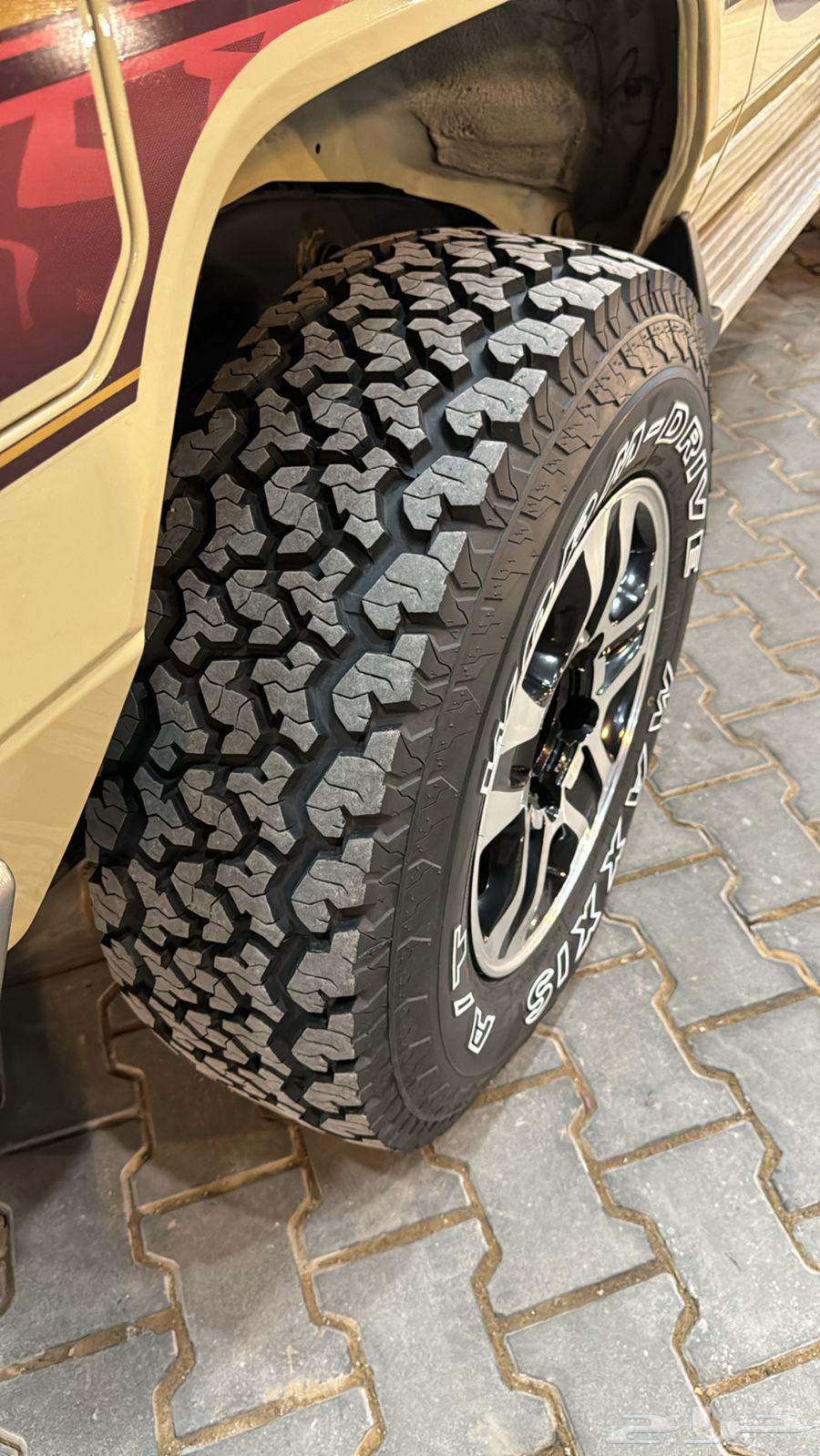 Maxus tires and Lexus rims (eyeliners)63306979162115112