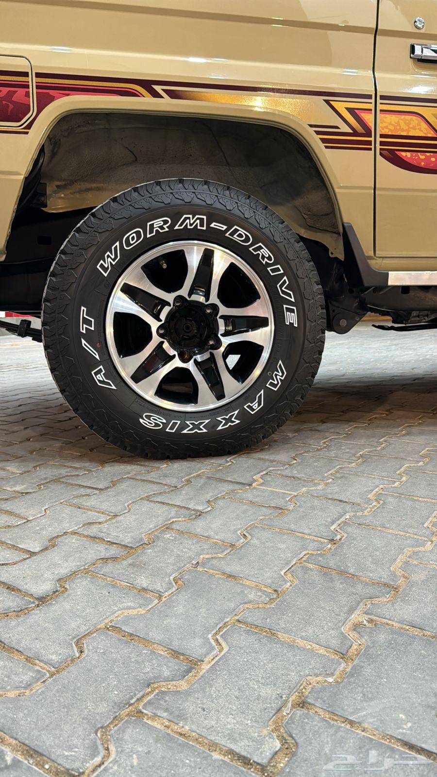 Maxus tires and Lexus rims (eyeliners)63306979162115114