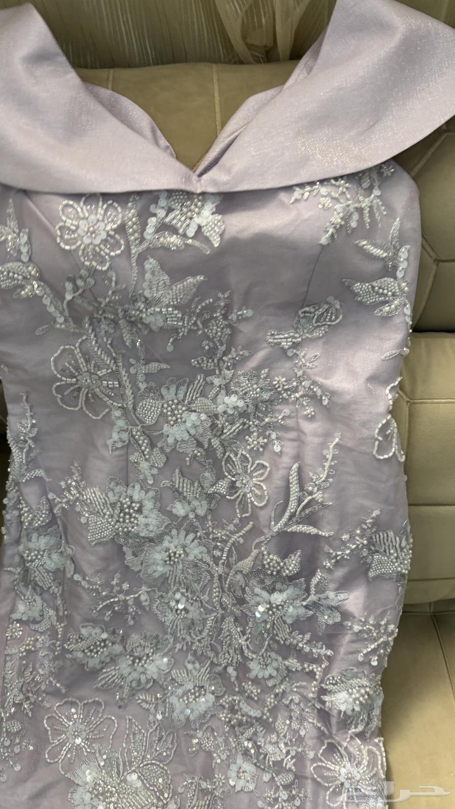 A new dress, worn for a few hours. The fabric cost 700 and tailoring 300. I want 600 for it.63200389376897112