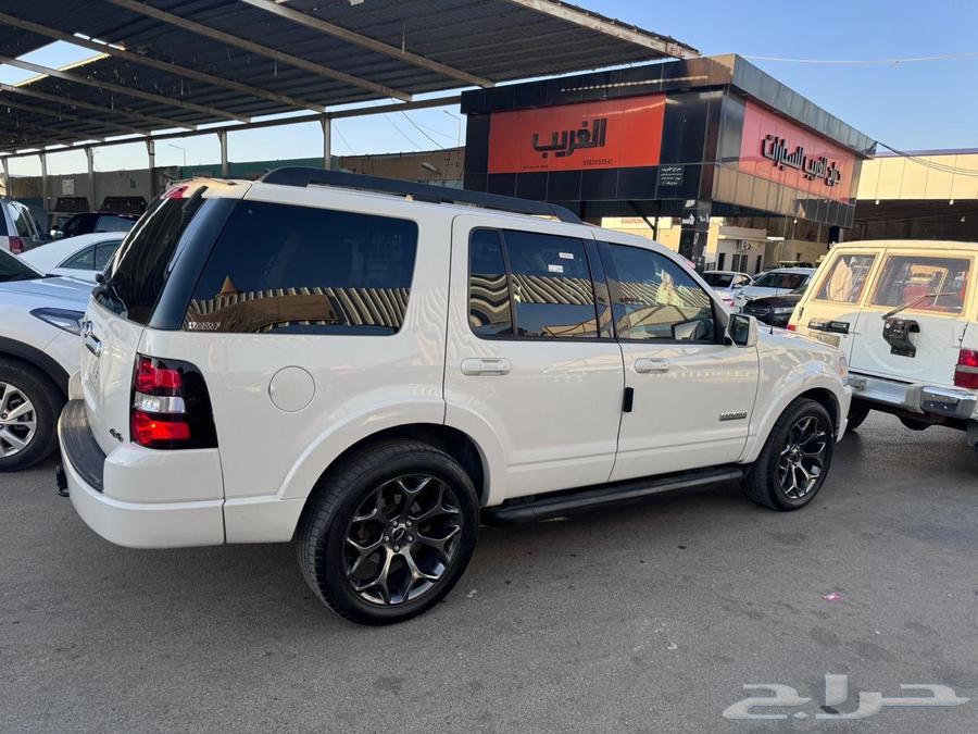 Hello, I'm looking for a 2008 Ford Explorer with 300,000 km on the odometer. Contact me at 53263505.63305811366274111
