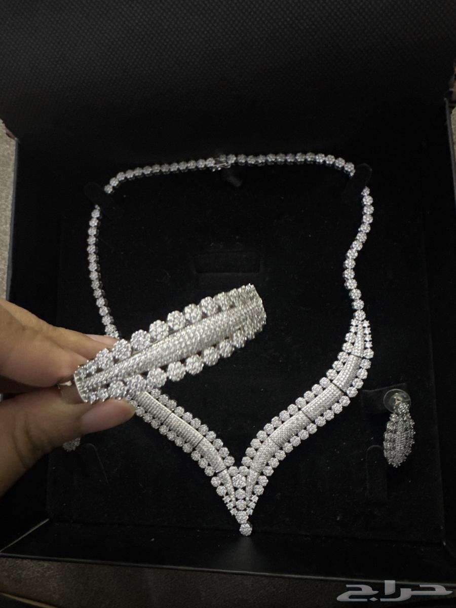 Two sets of women's accessories63199869307394112