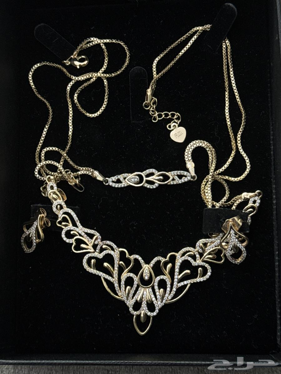 Two sets of women's accessories63199869307394113