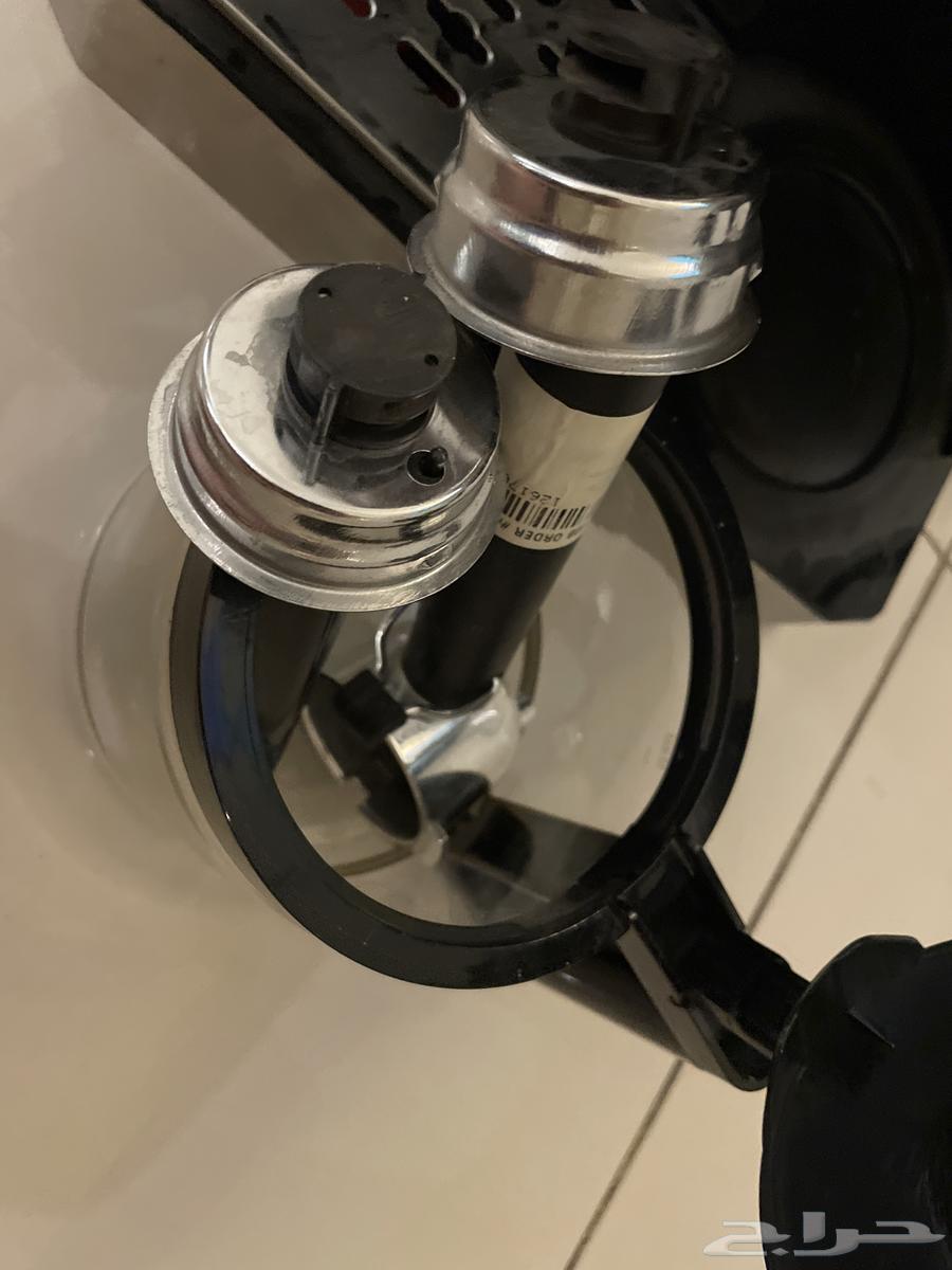 The coffee machine has only been used once, and all its parts are present.63197846810626113