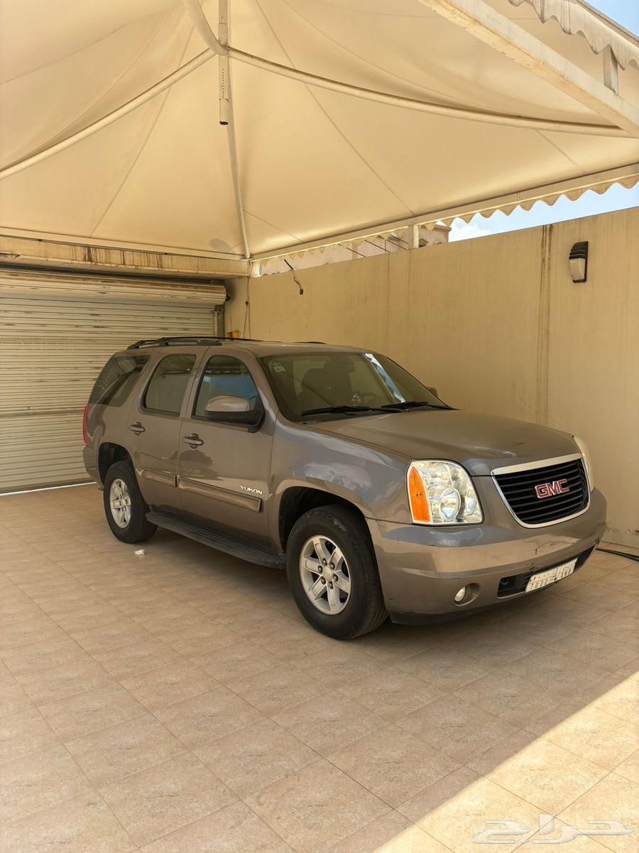 Yukon 2013 Body and Mechanic Like New with Special Plate63298652238338110