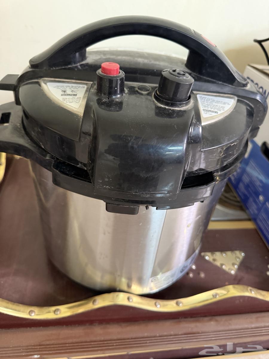 A printer in good condition and an excellent electric pot, used moderately and electrically sound.63197346265090112