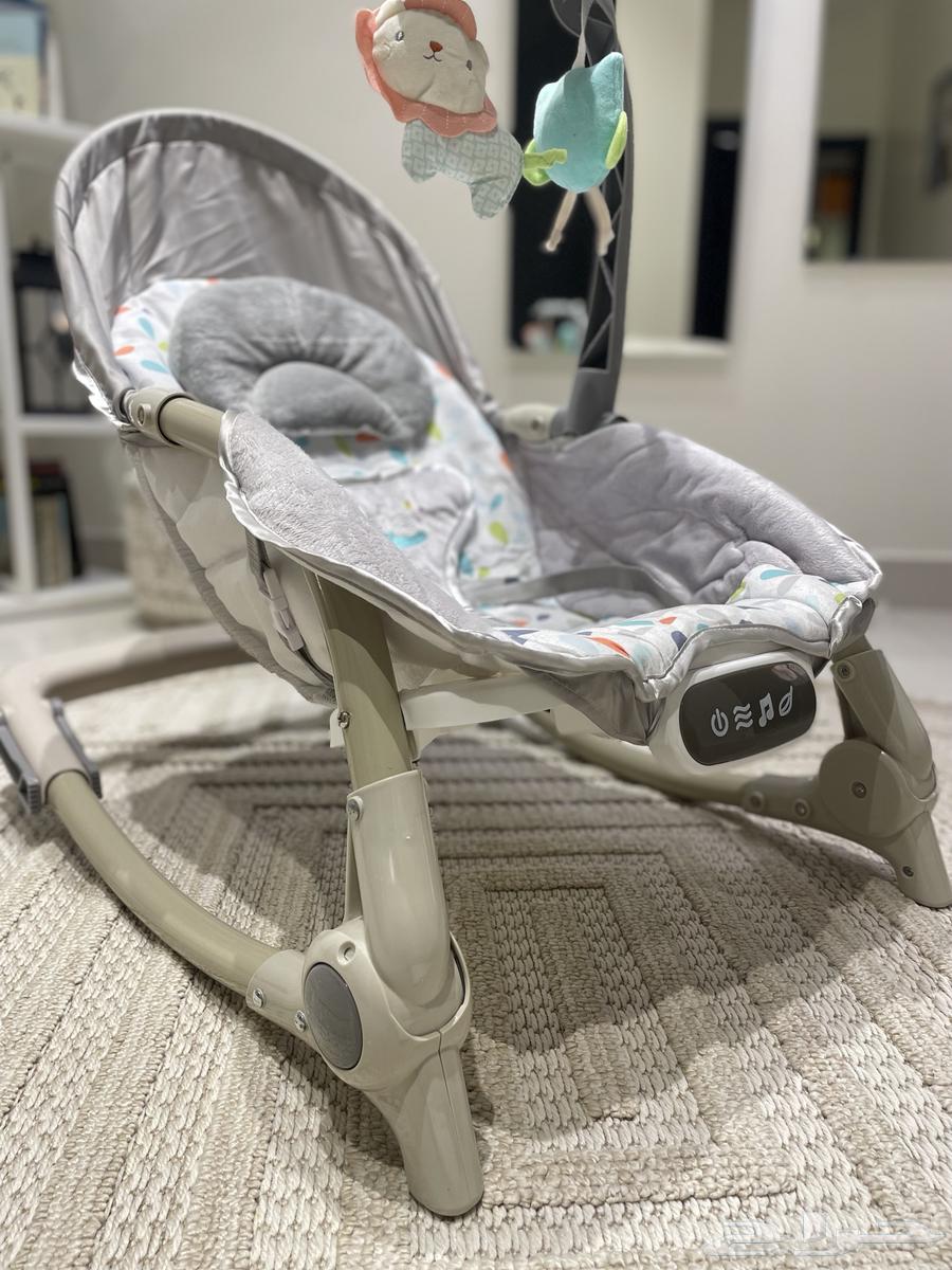 A very clean baby rocking chair with music, never used63196343388417112