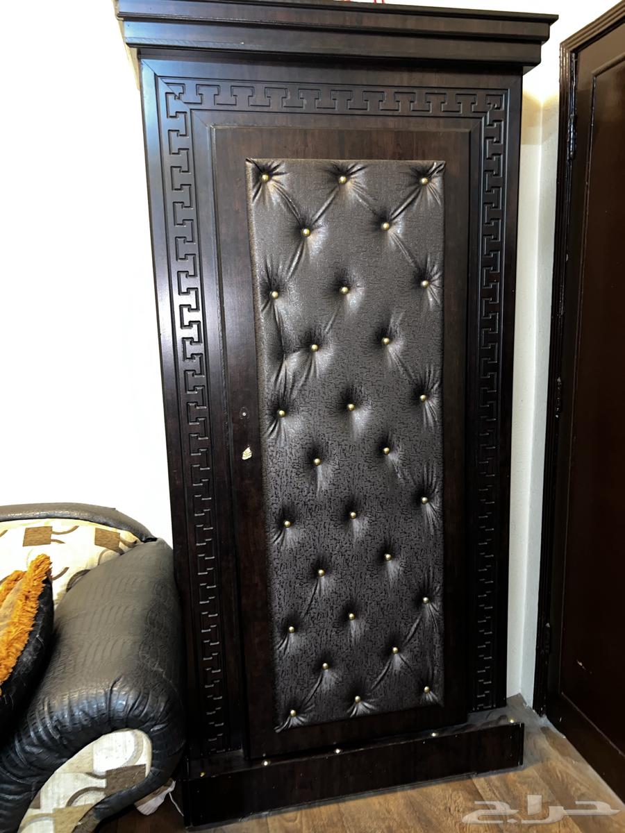 Abaya closet and table for sale63196347026946112