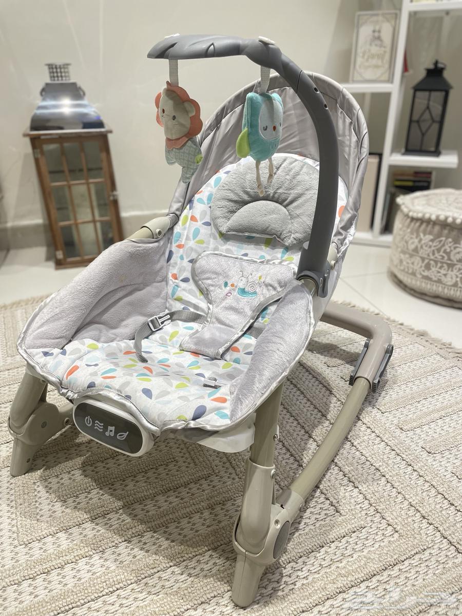 A very clean baby rocking chair with music, never used63196343388417111